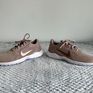 Nike Tan Sneakers Lightweight Breathable Cushioned